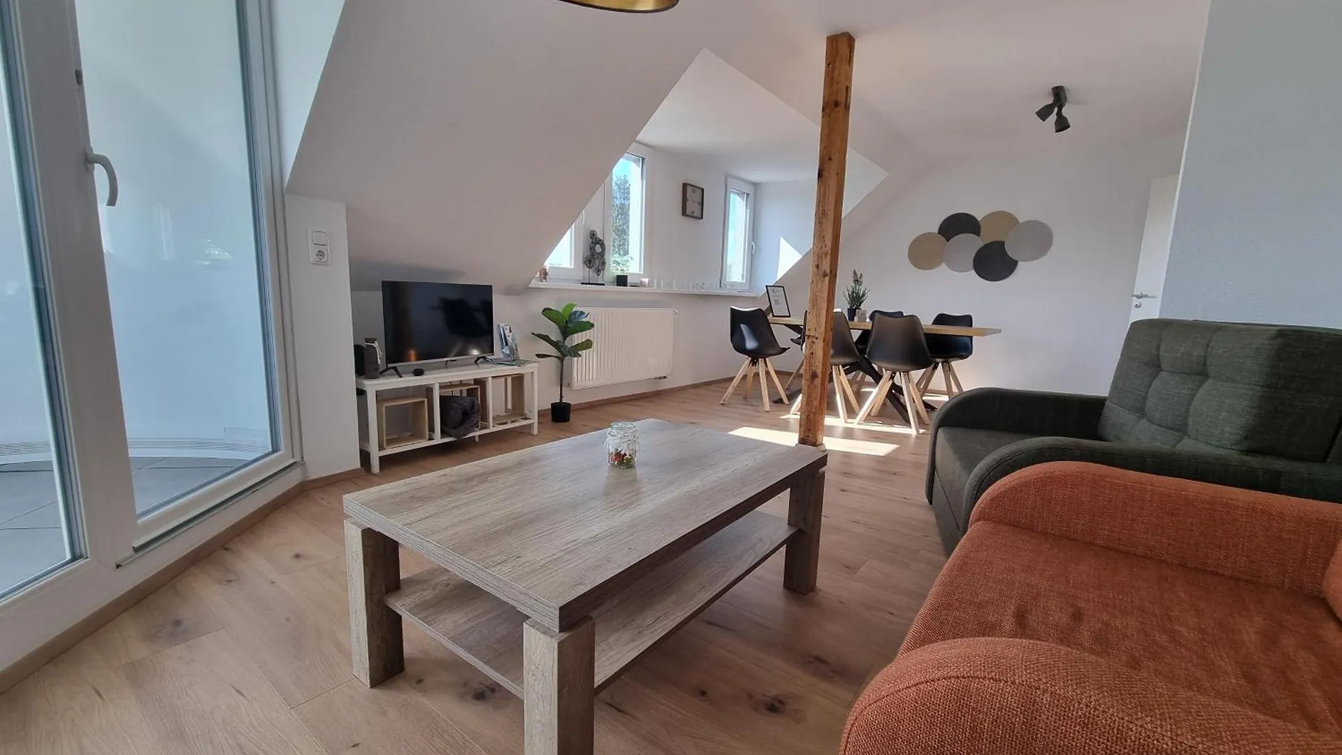Evelyns Apartment, Nahe Der Therme Und Dem Zentrum, Privat Parkplatz, Balkon, Highspeed-Wlan contacts